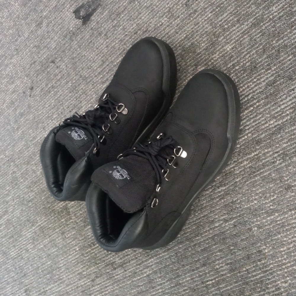 Timberland boots size 7 mens/8.5 women's. Black w/ dark gray trim.